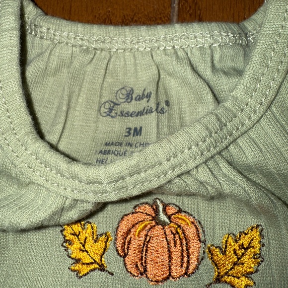 Fall Baby Essentials Green and White Pumpkin Matching Set - Picture 3 of 3